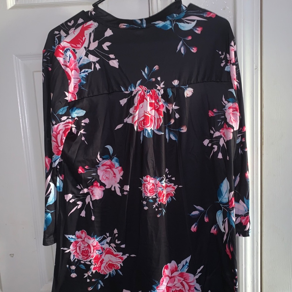 Floral Top - Picture 2 of 5